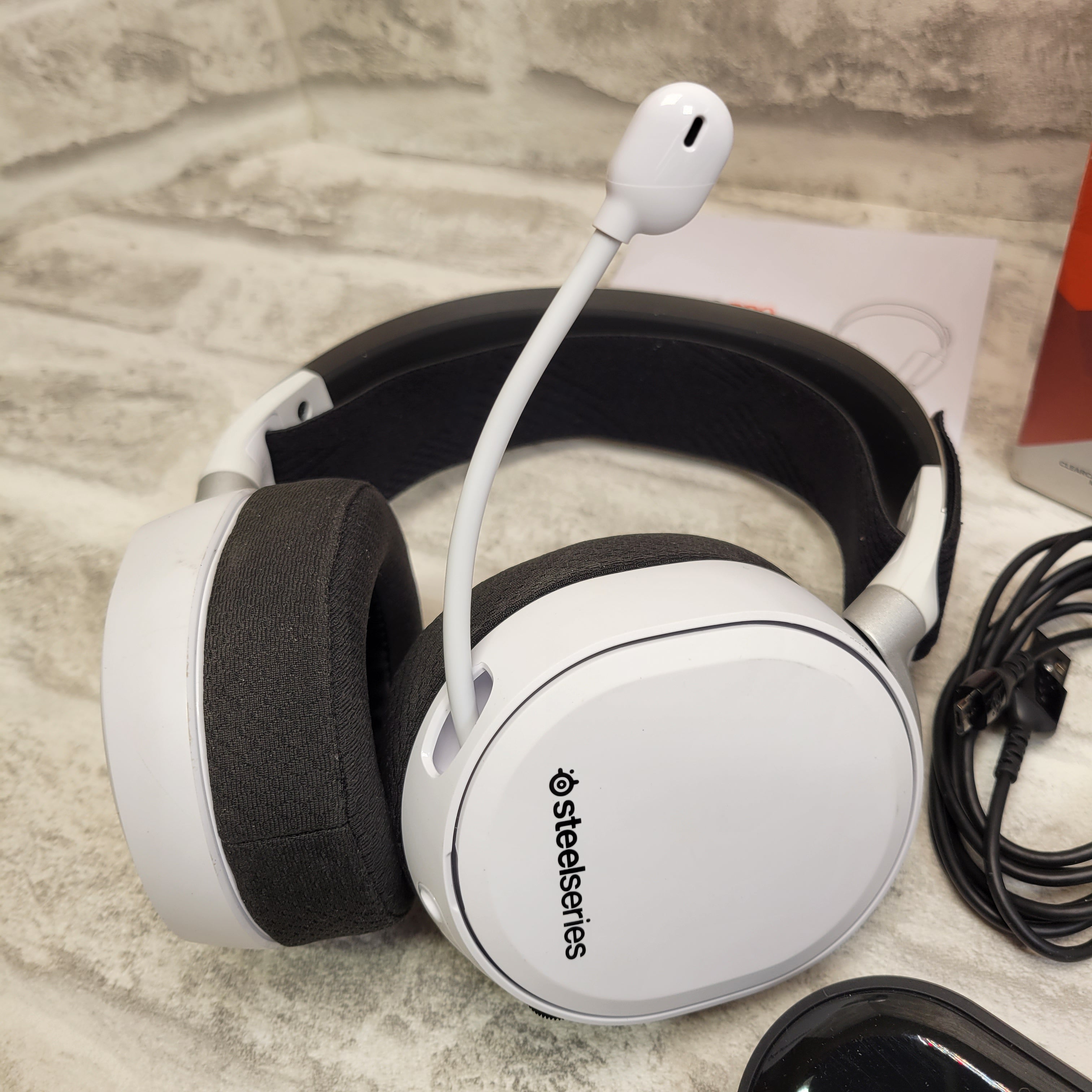 SteelSeries Arctis Pro + GameDAC Wired Gaming Headset - White (7539058344174)